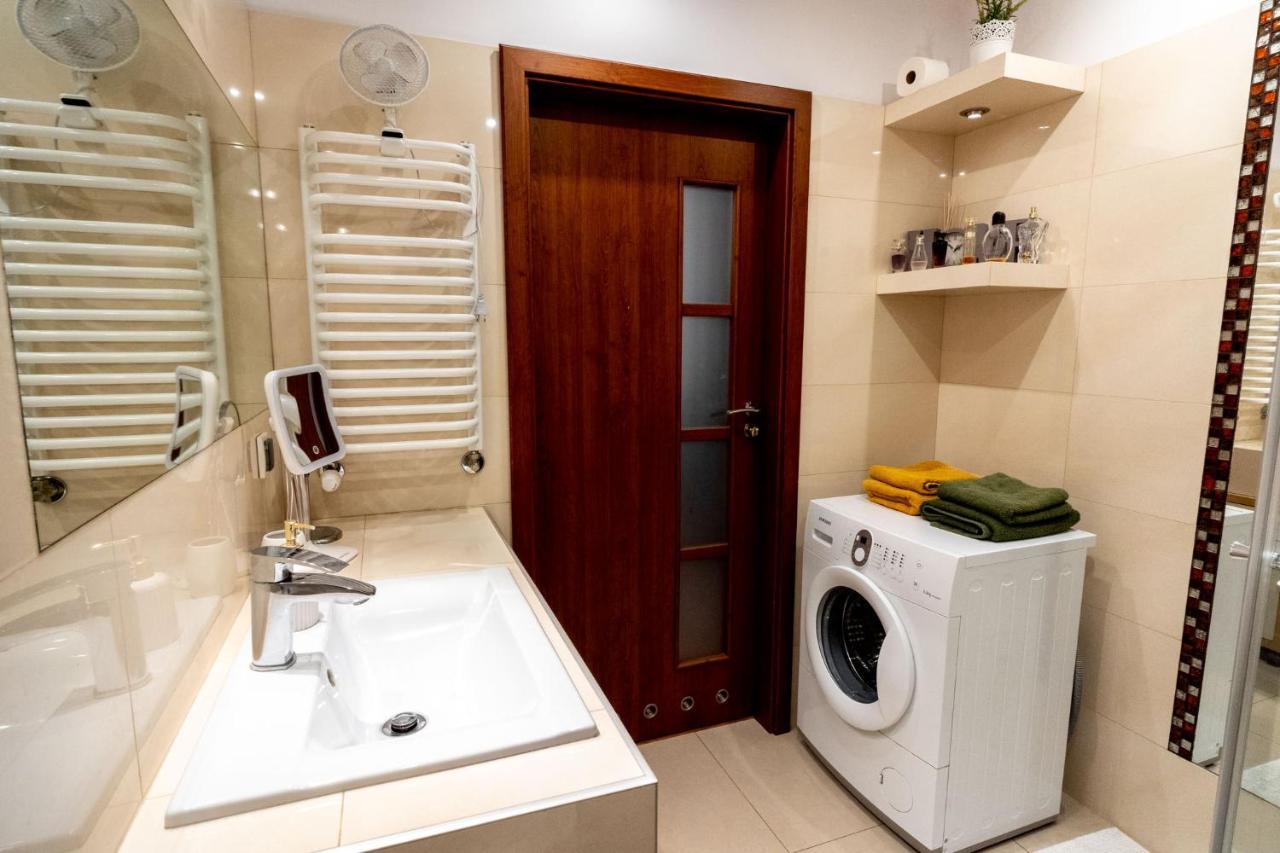 Torre Verona Apartment - 70M2, Terrace, Garage Krakow Luaran gambar